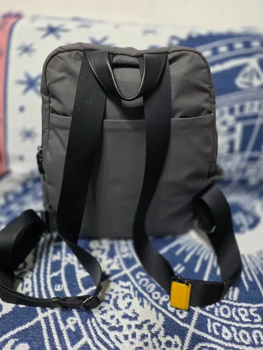 マンダリナダック バックパック グレー