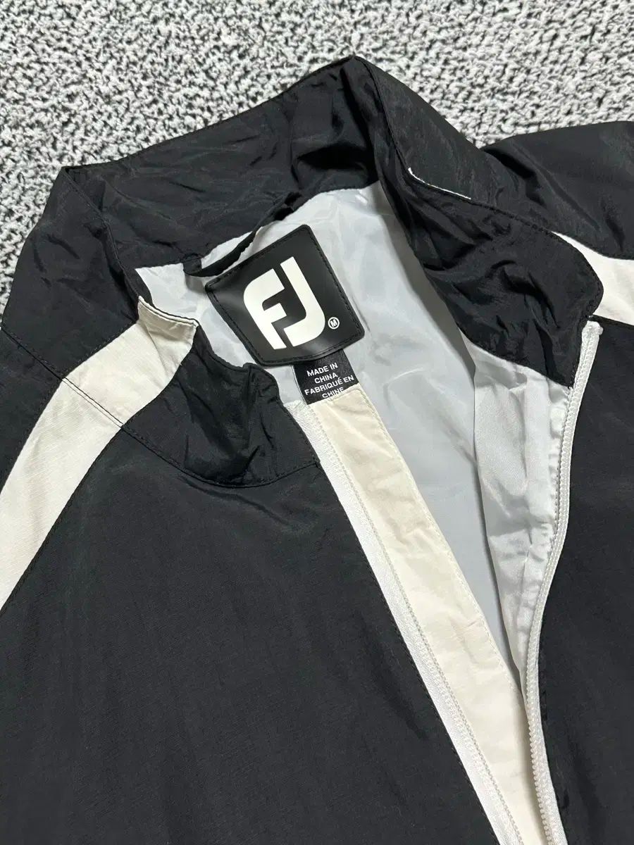 【激安8日間限定】 FootJoy フットジョイ ブラックウィンドブレーカー ゴルフ Anorak アノラック どんなシーンにも使える