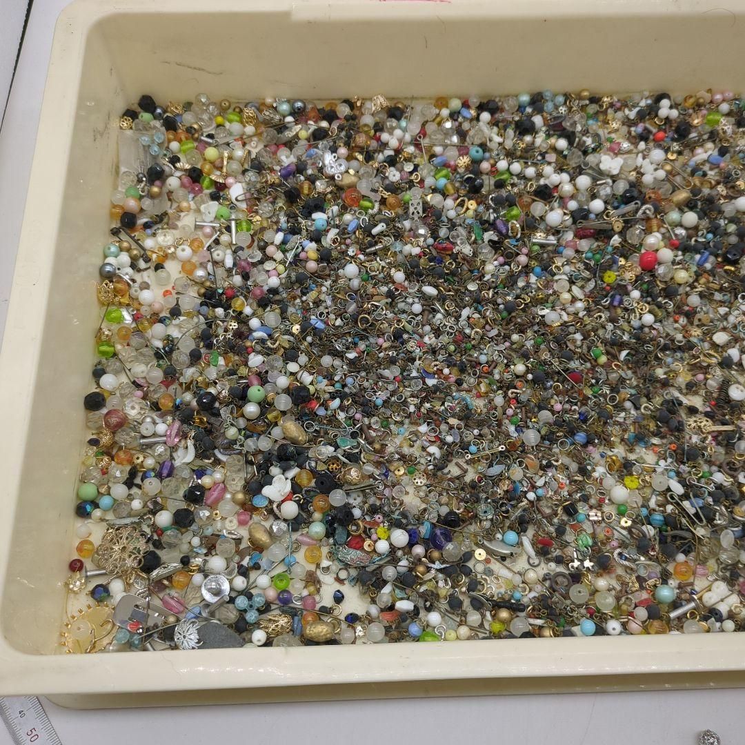 お買得品 1.3k チェコビーズ パーツ 素材 金具 真鍮 1965年頃