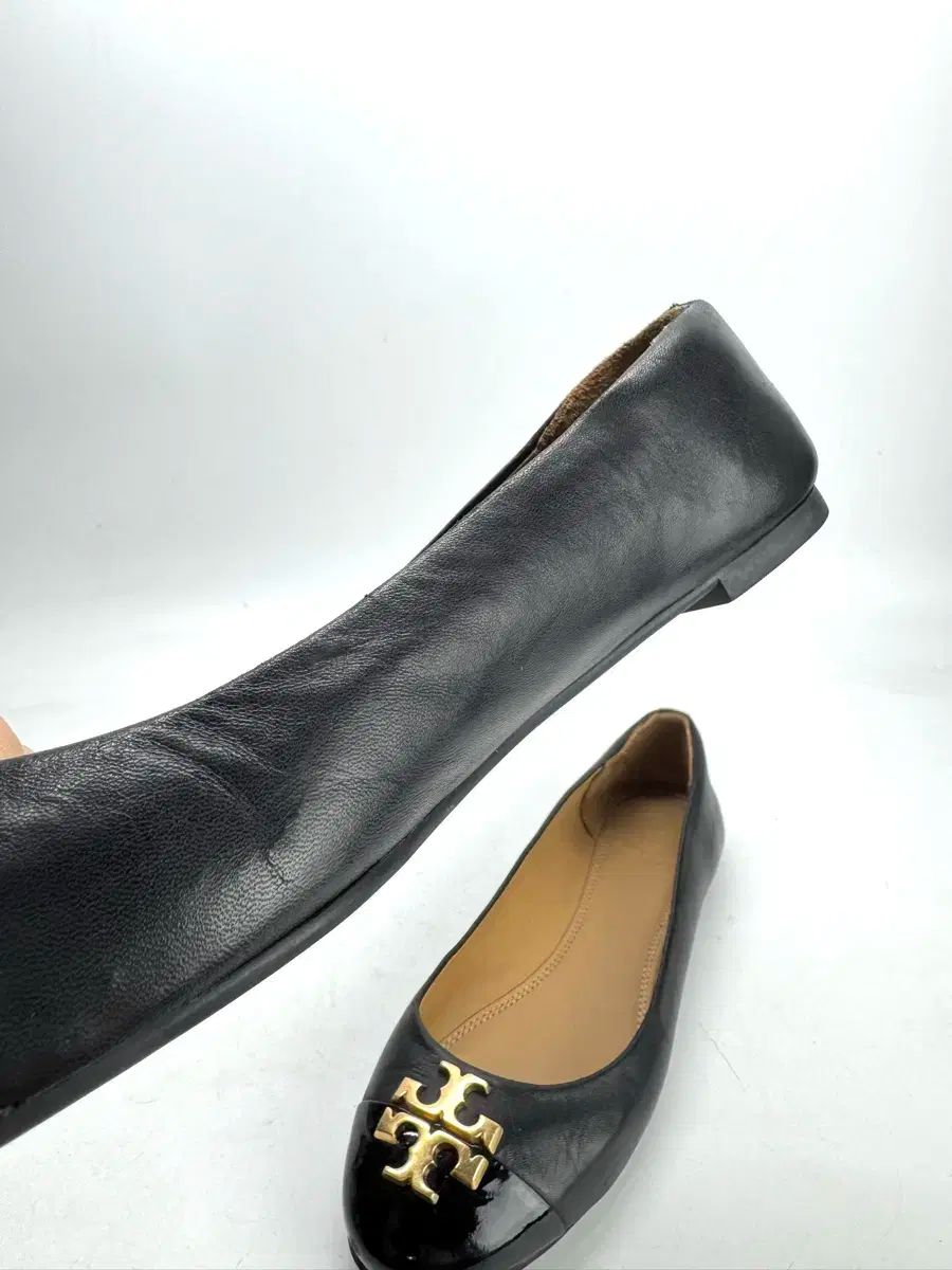 キャップトゥ フラットシューズ