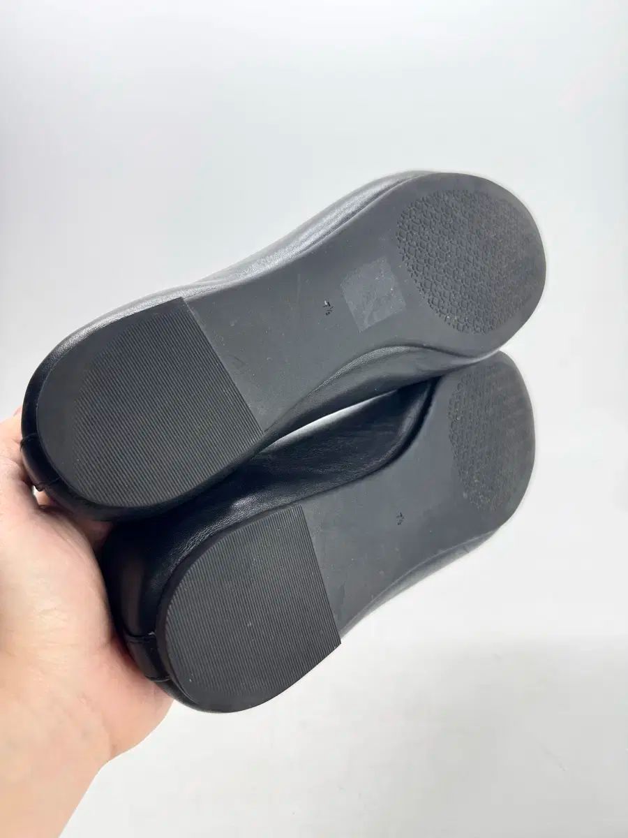 フラットシューズ