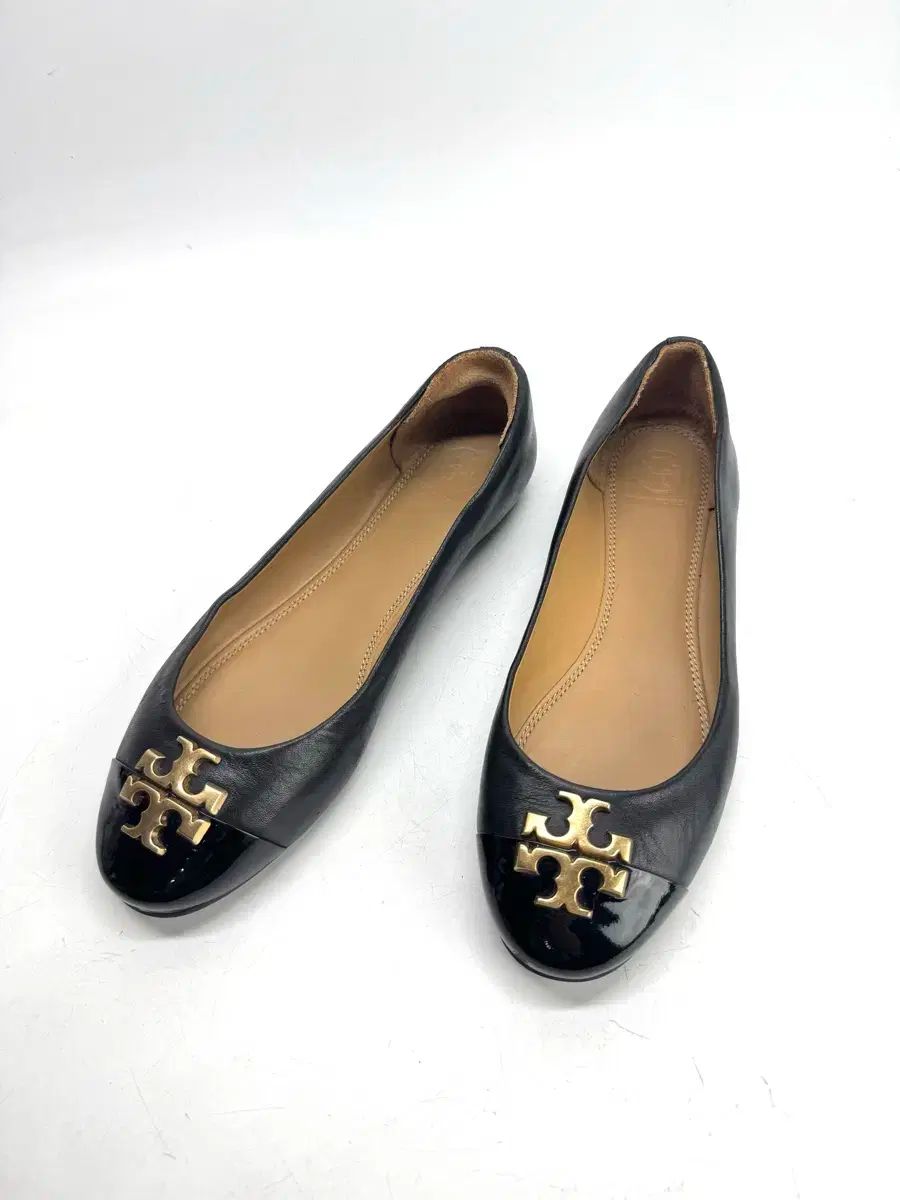 245 トリーバーチ エヴァリー バレエ キャップトゥ フラットシューズ