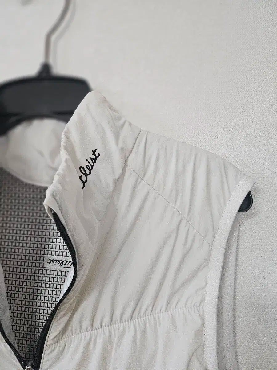 Titleist タイトリスト ゴルフ ダウン ベスト アイボリー90