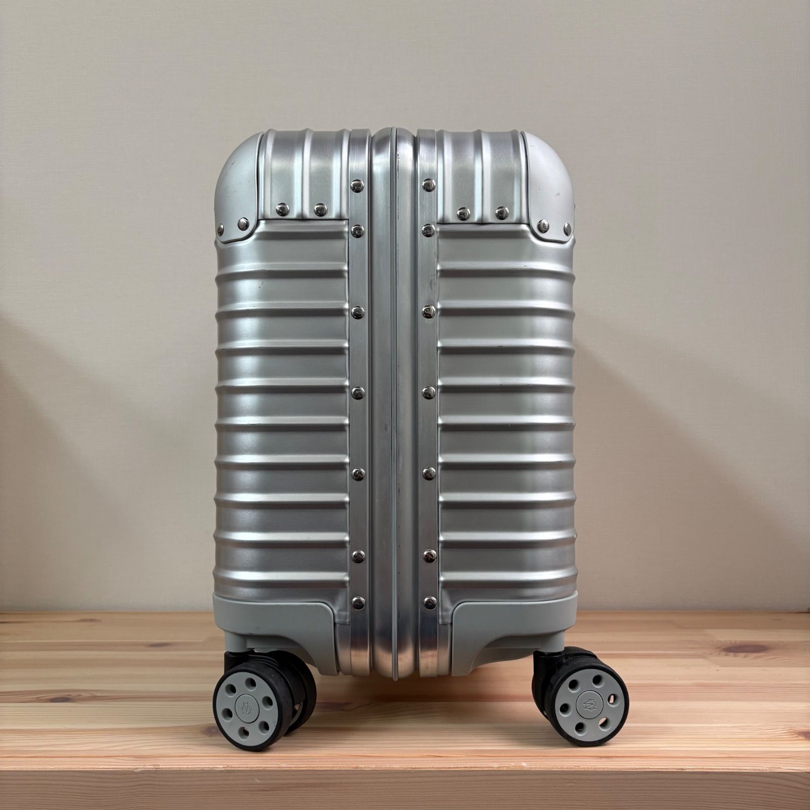 RIMOWA ORIGNAL COMPACT リモワ　コンパクト　生涯保証あり オリジナル コンパクト アルミニウム製 コンバーチブル ホイール付き