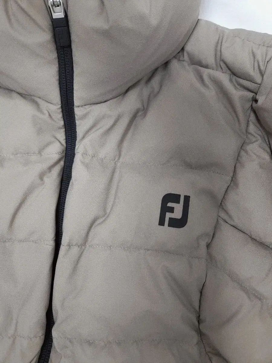 FootJoy フットジョイ グース ダウン 24年 短時間着用 状態 ベージュ LLC-HASEGAWATOSO_COM