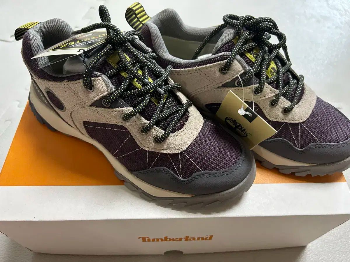 登山靴 レディーススニーカー