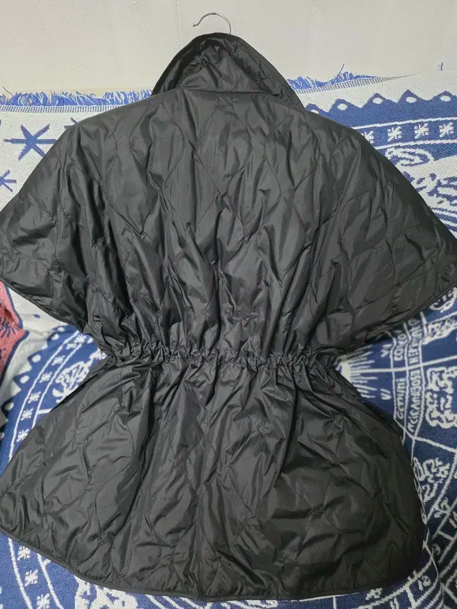 ブラック キルティング ハイネック ダウン ベスト