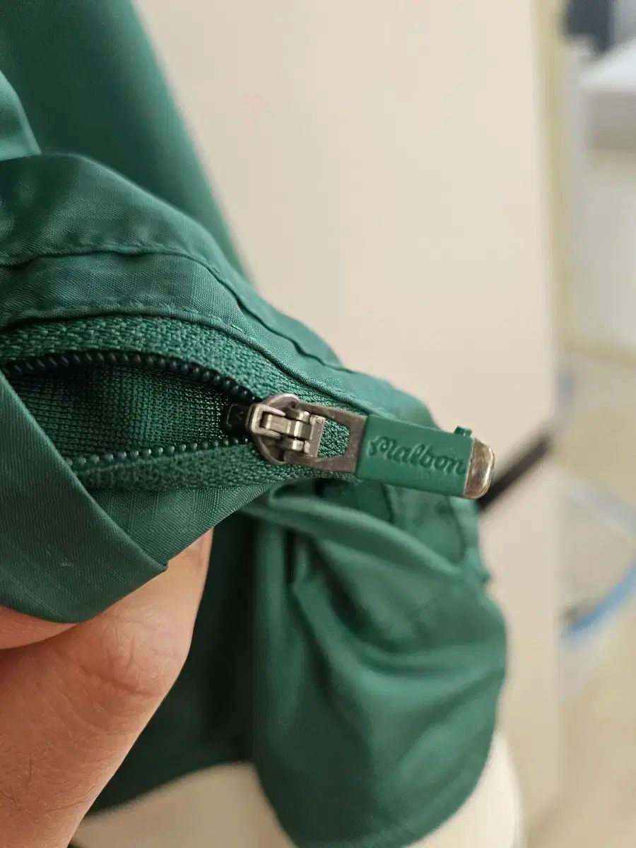 ウィンドブレーカー