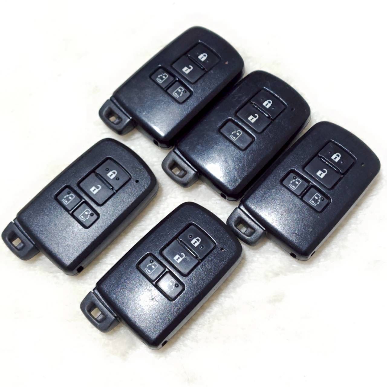 ! ! TOYOTA トヨタ スマートキー キーレス エントリー システム 純正品 5個 セット 4ボタン 3ボタン 両側スライドドア 片側スライドドア スペアキー 鍵付き リモコン セキュリティ ドア ロック 施錠 業販 車 M37268jY