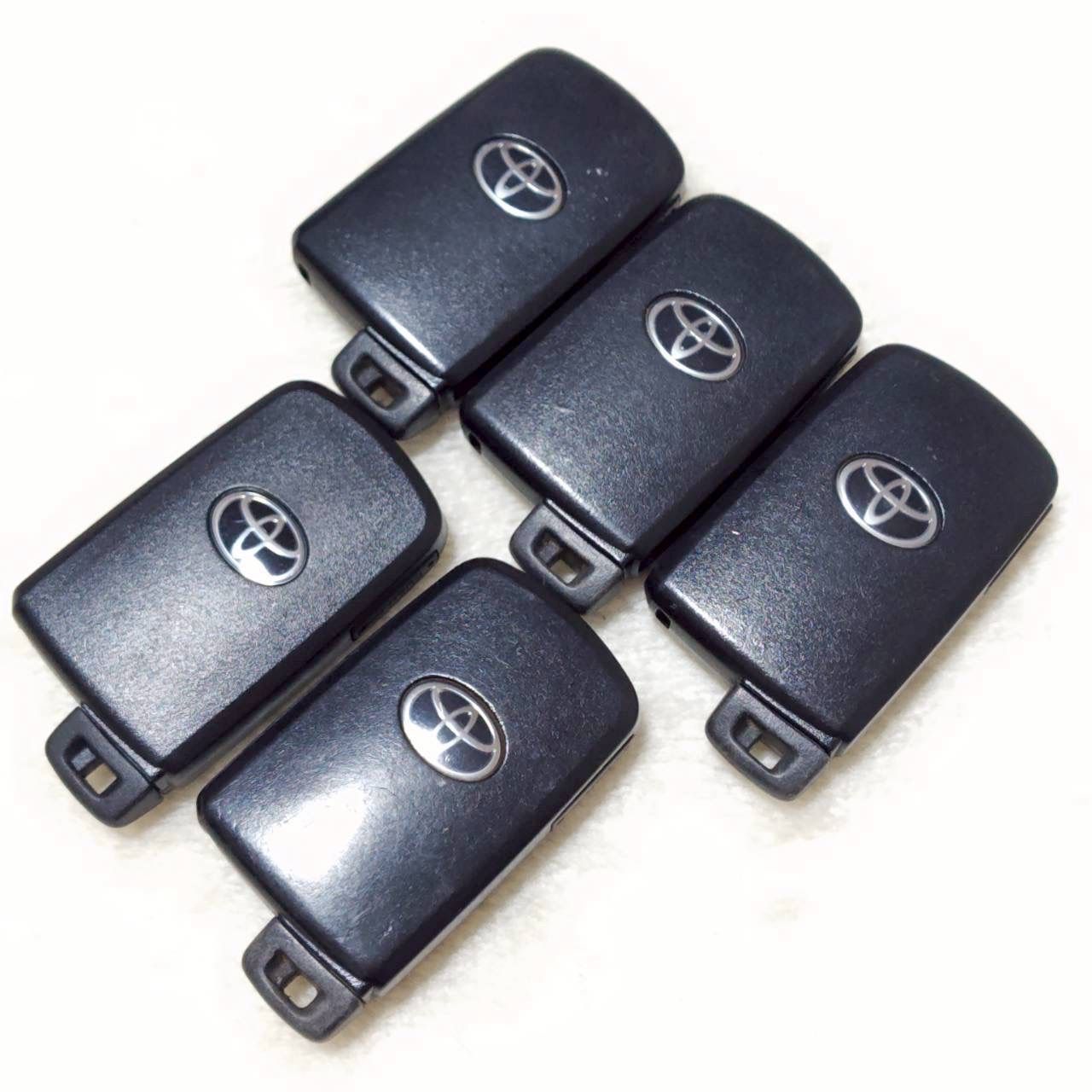 まとめ売り! ! TOYOTA トヨタ スマートキー キーレス エントリー システム 純正品 5個 セット 4ボタン 3ボタン 両側スライドドア 片側スライドドア スペアキー 鍵付き リモコン セキュリティ ドア ロック 施錠 業販 車|M37268jY