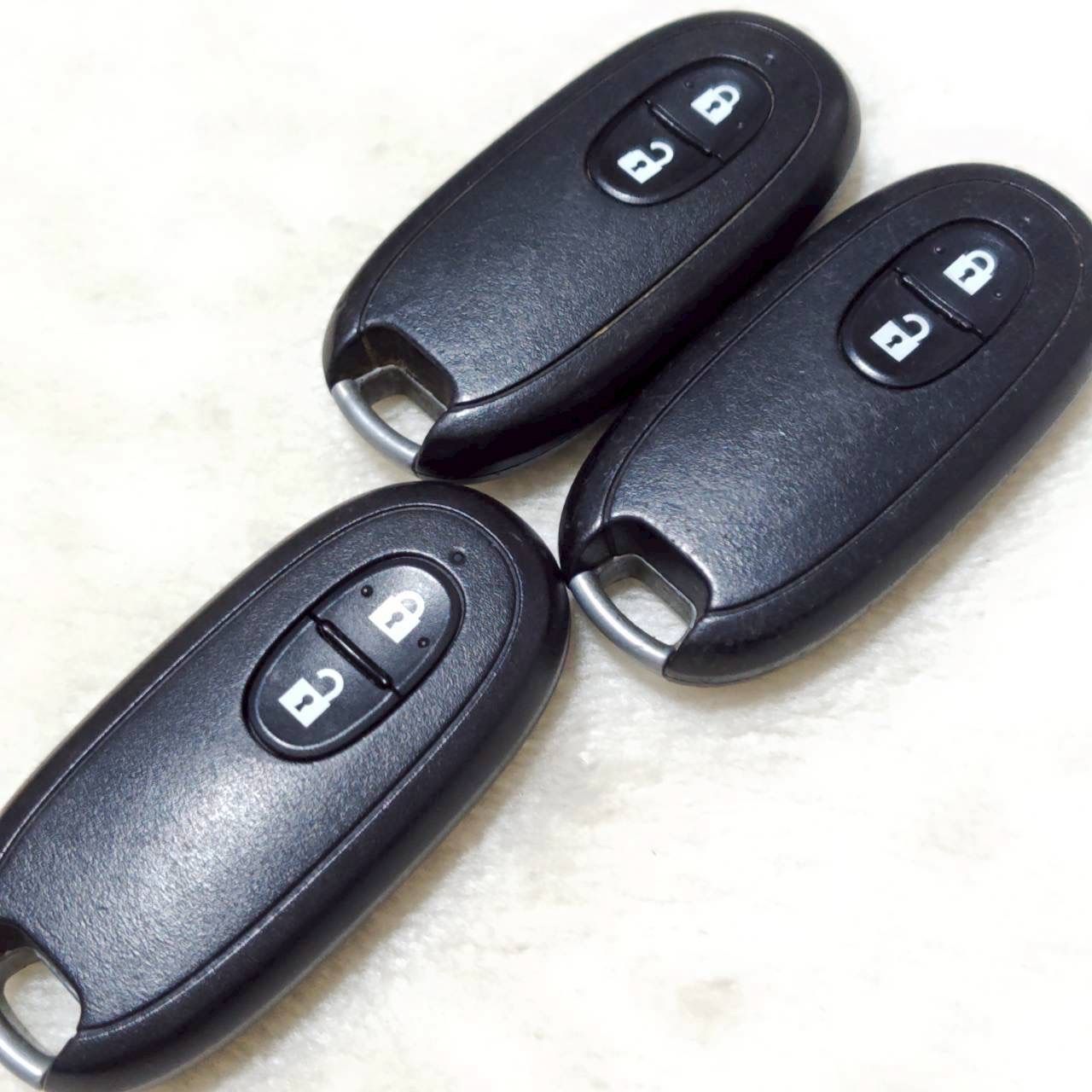 ! ! SUZUKI スズキ スマートキー キーレス エントリー システム 純正品 7個 セット 2ボタン スペアキー 鍵付き リモコン セキュリティ ドア ロック 施錠 業販 車 ディーラー 社用車 M37266jY BRIGHTFACE_UK