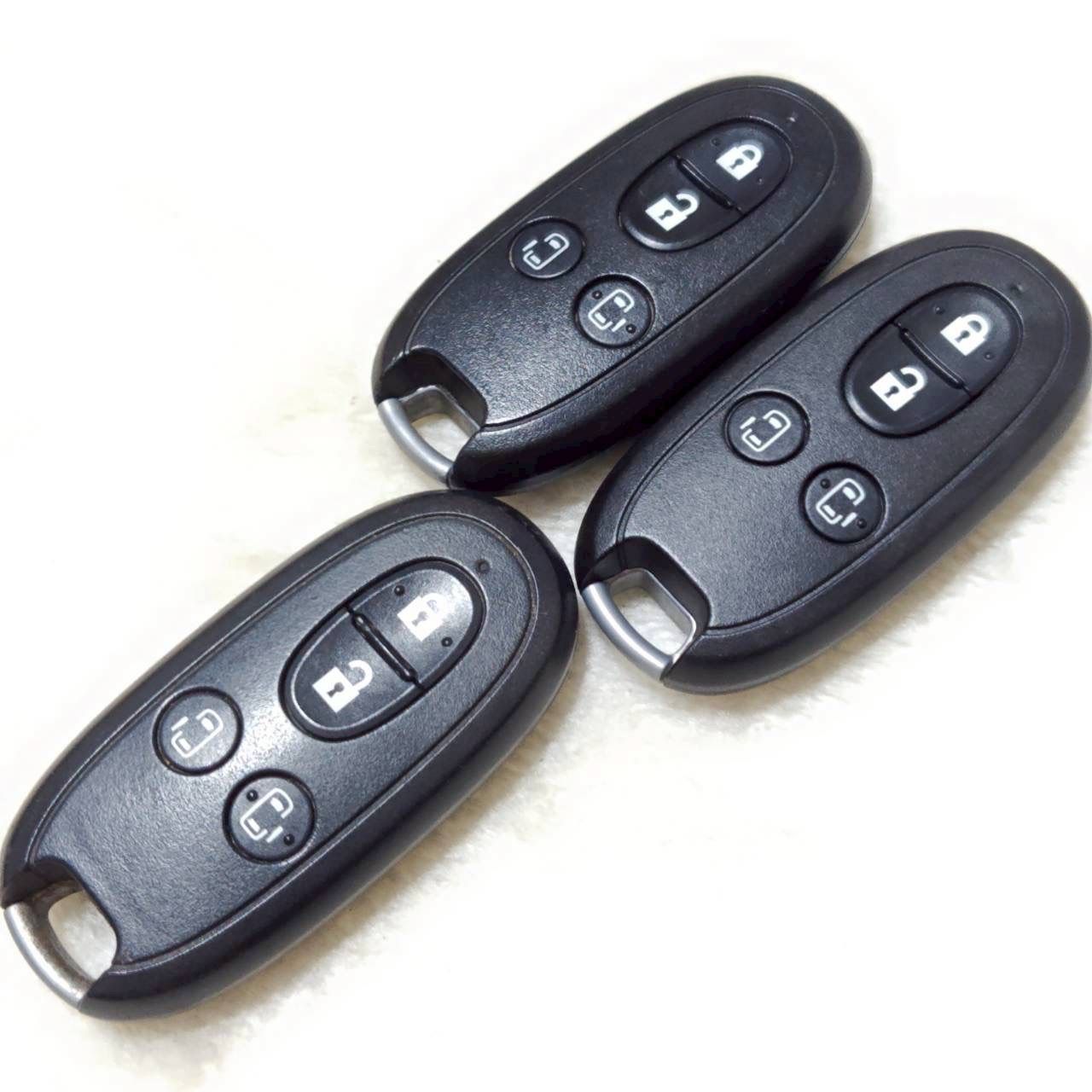 ! ! SUZUKI スズキ スマートキー キーレス エントリー システム 純正品 7個 セット 4ボタン 両側スライドドア スペアキー 鍵付き リモコン セキュリティ ドア ロック 施錠 業販 車 ディーラー 社用車 M37265jY BRIGHTFACE_UK