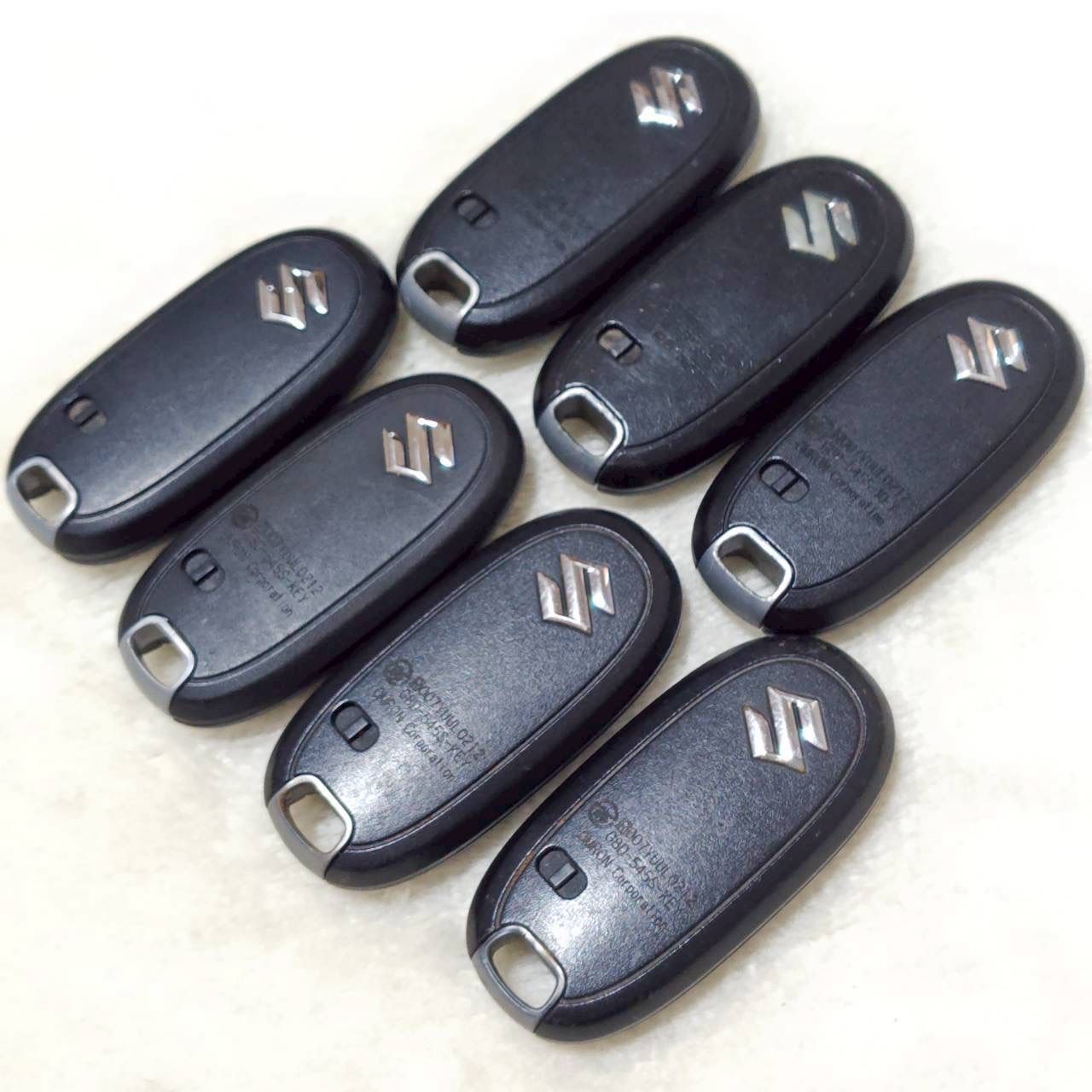 まとめ売り! ! SUZUKI スズキ スマートキー キーレス エントリー システム 純正品 7個 セット 4ボタン 両側スライドドア スペアキー 鍵付き リモコン セキュリティ ドア ロック 施錠 業販 車 ディーラー 社用車 | M37265jY
