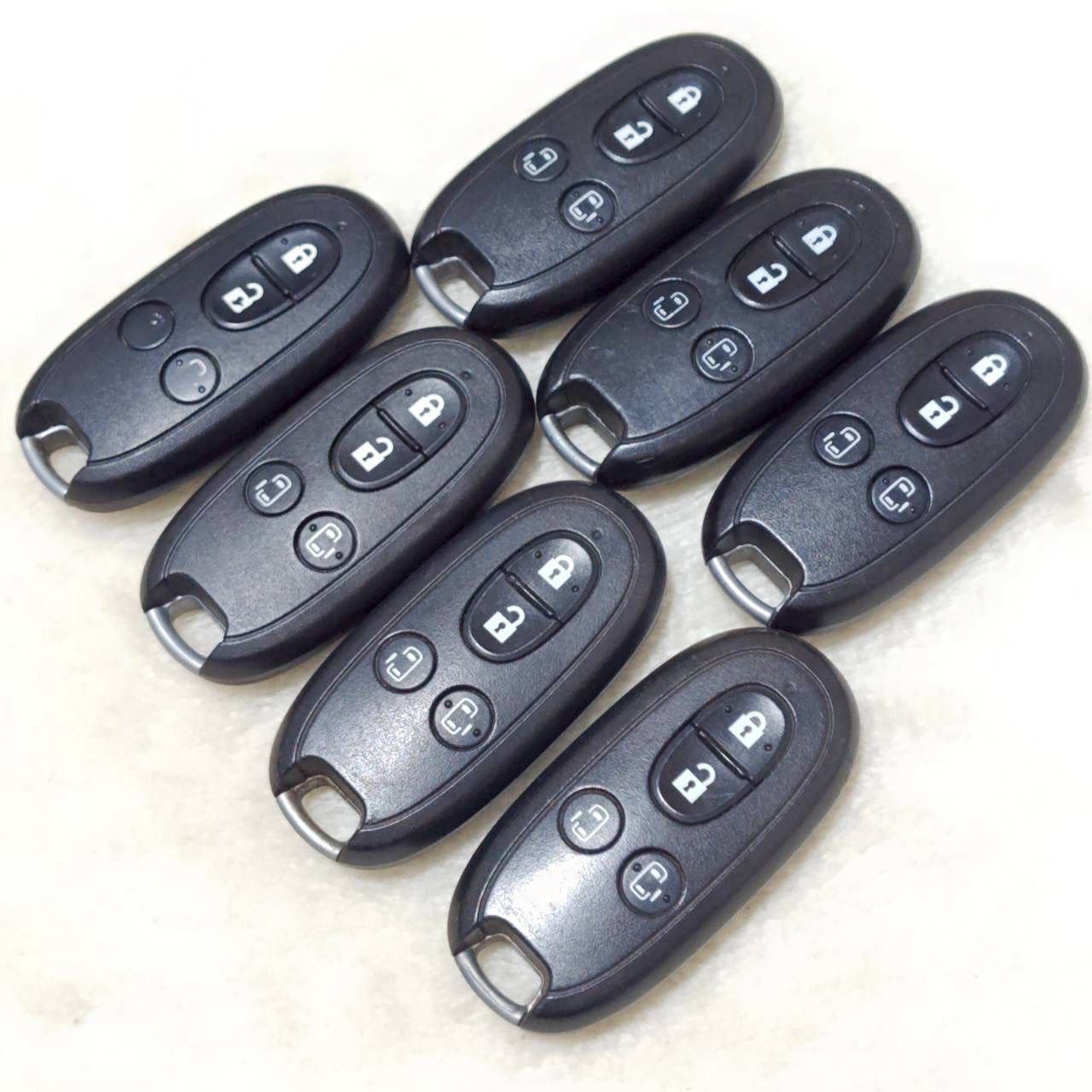 ! ! SUZUKI スズキ スマートキー キーレス エントリー システム 純正品 7個 セット 4ボタン 両側スライドドア スペアキー 鍵付き リモコン セキュリティ ドア ロック 施錠 業販 車 ディーラー 社用車 M37265jY