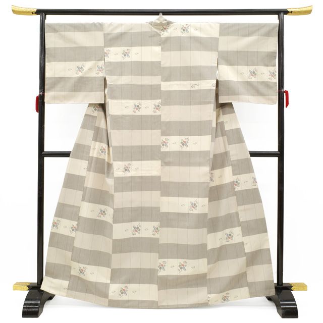 専用Y3717◇美品 正絹 金駒刺繡 手縫い仕立て 宝尽くし 訪問着 着物 Y3717 正絹 金駒刺繡 手縫い仕立て 宝尽くし 訪問着 着物目立った傷や