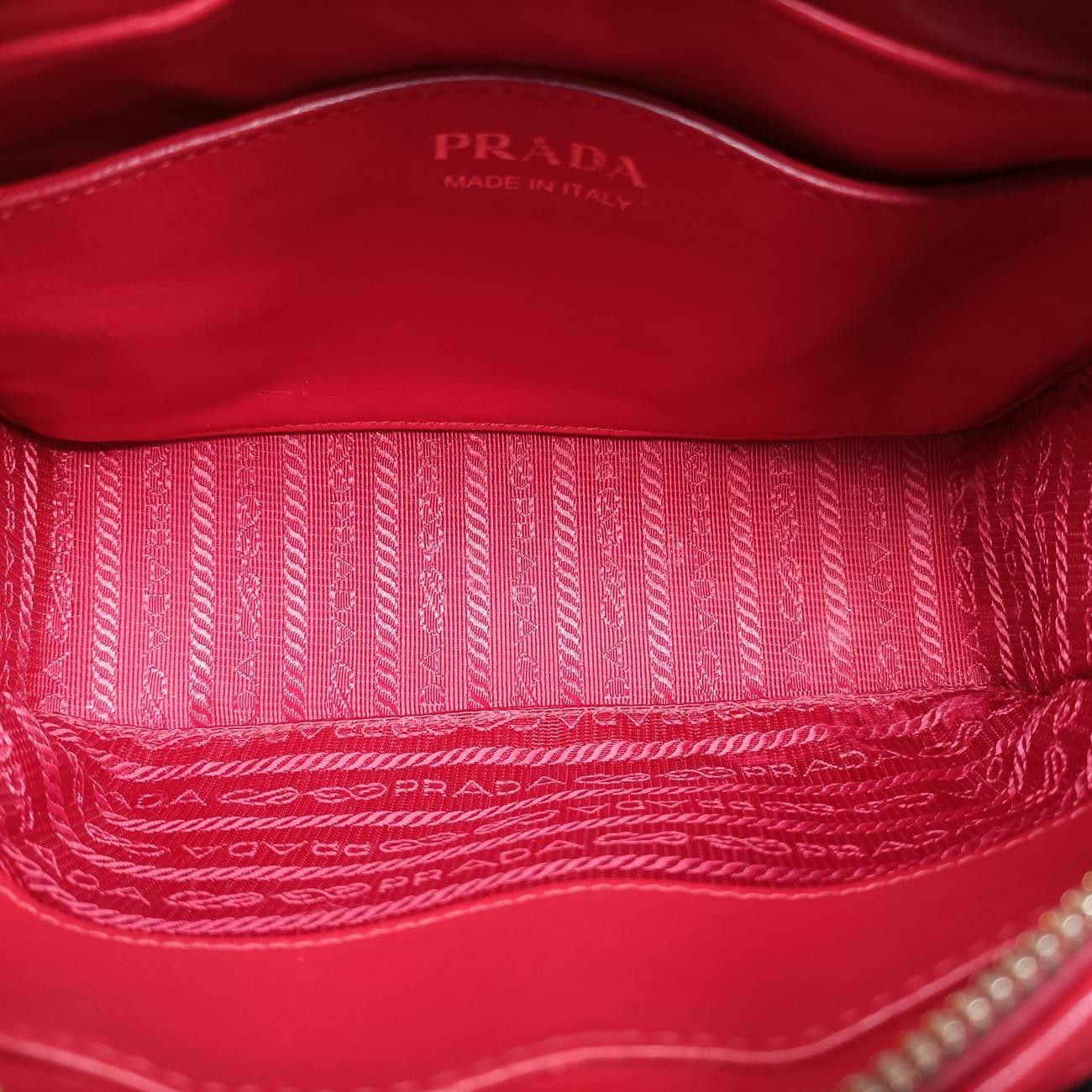 プラダPradaダイアグラム