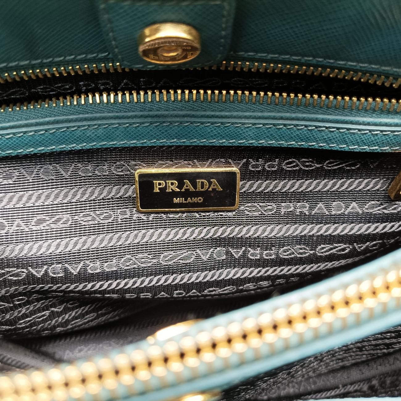 サフィアーノレザー