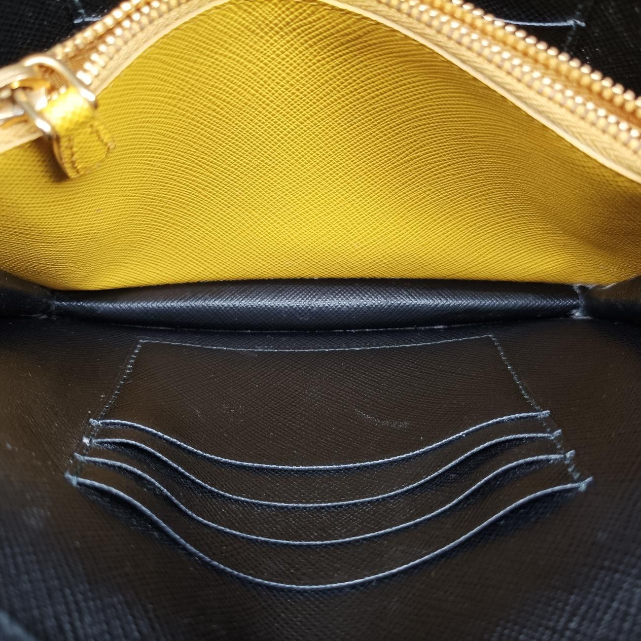 プラダPradaロボットロゴブラックサフィアーノレザー62