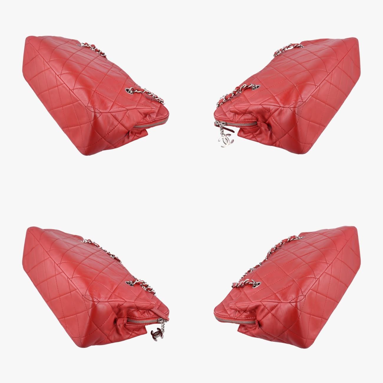 シャネルChanelマトラッセ レッド