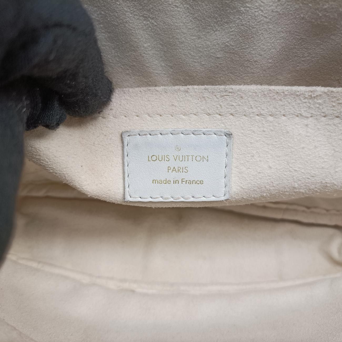 ホワイト レザー