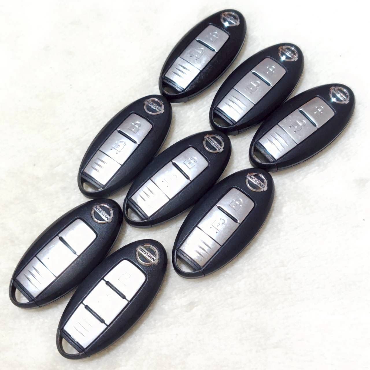 まとめ売り! ! NISSAN ニッサン 日産 スマートキー キーレス エントリー システム 純正品 8個 セット 2ボタン スペアキー 鍵付き リモコン セキュリティ ドア ロック 施錠 業販 車 ディーラー 社用車 | M37263jY