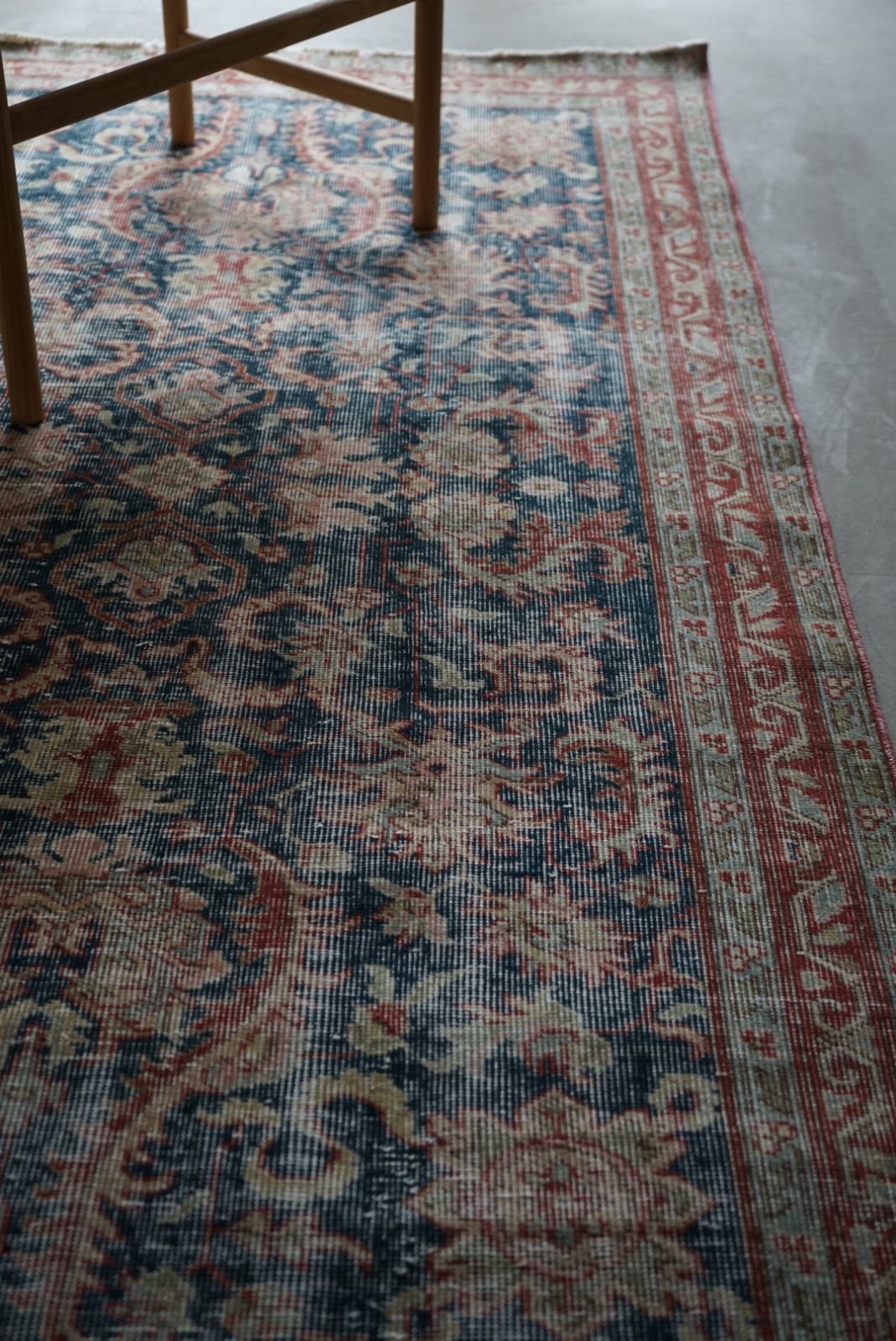 ヴィンテージラグ トルコ イスパルタ ネイビー 花柄 1970年代 207 × 114 cm No.TR25176