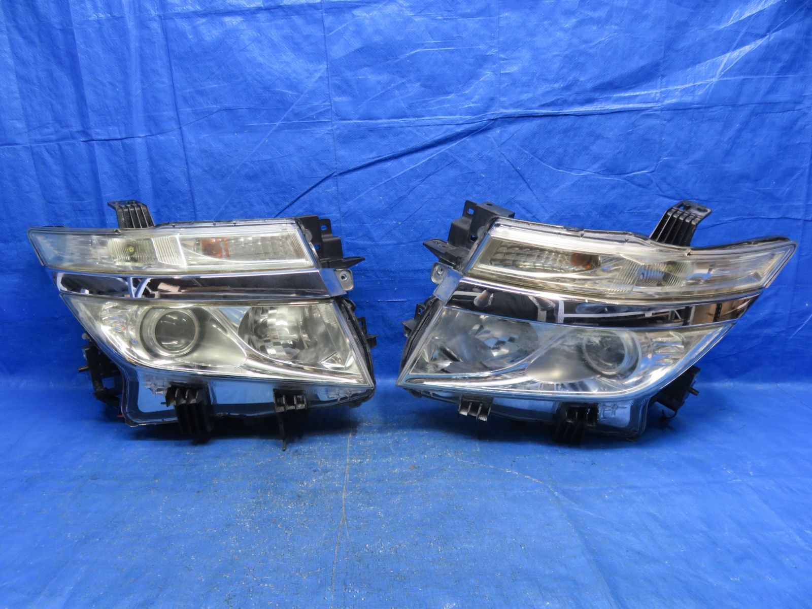 LA7312* 点灯OK 日産 エルグランド E52 前期 ヘッドライト HID ヘッドランプ 左右セット|純正 100-23008 X2 |TNE52 くすみ|現状渡し