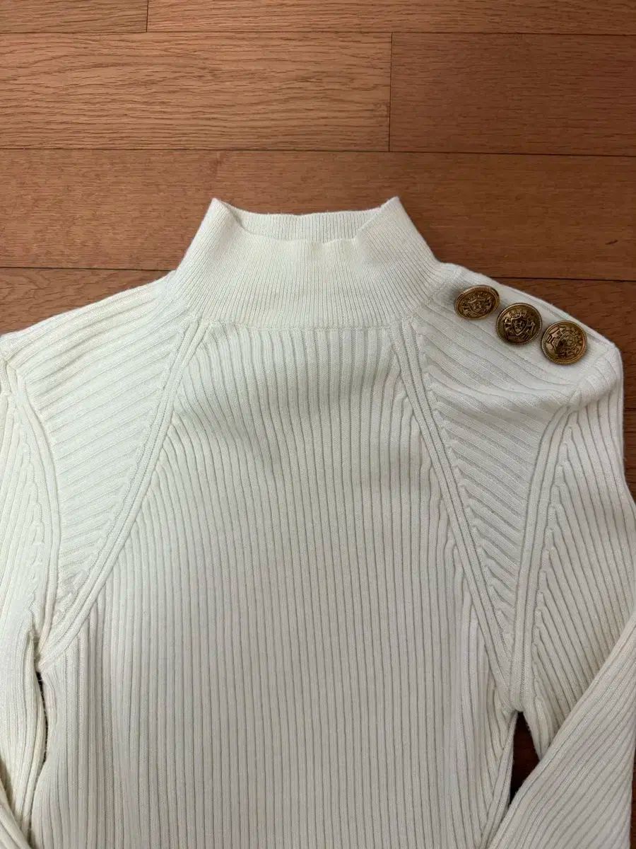 アイボリー ゴージ ニット ゴールド ボタン ONE PIECE