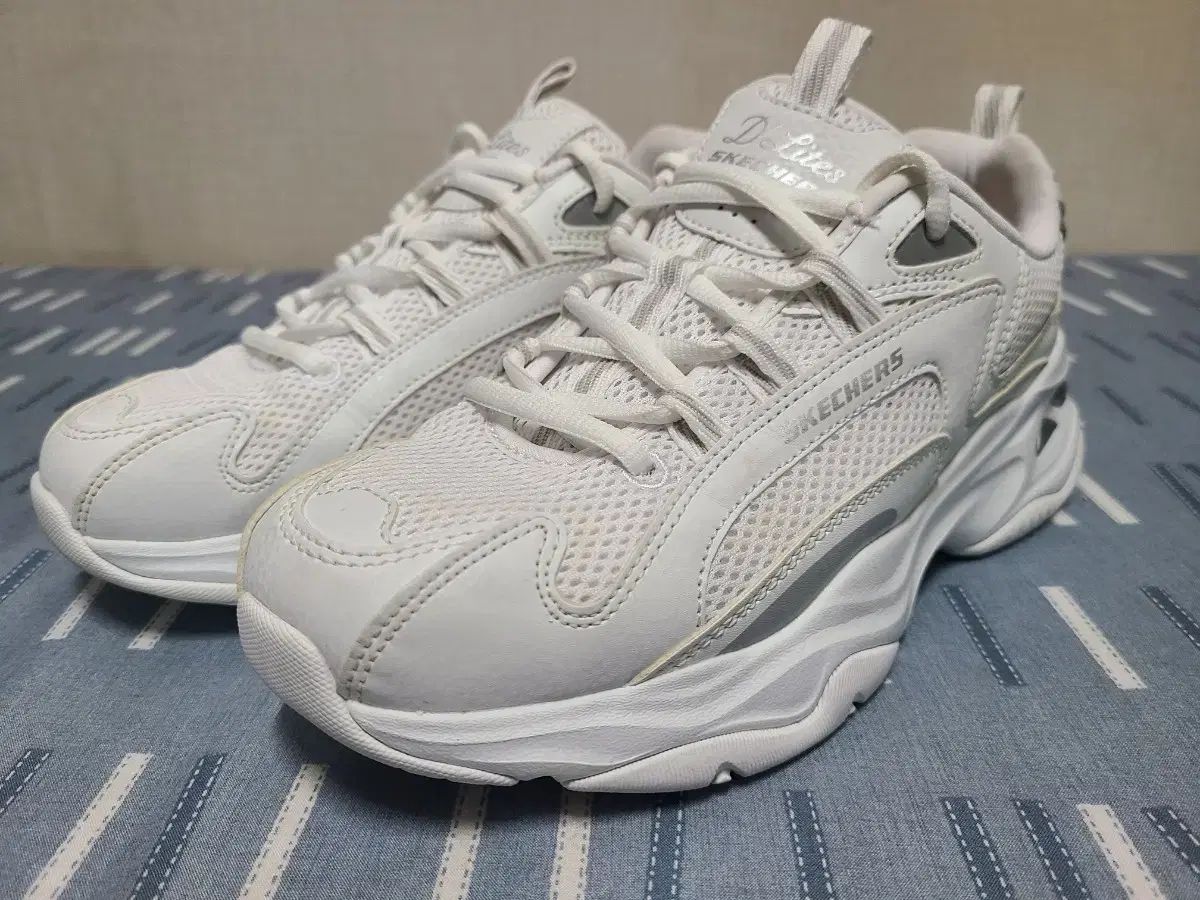 SKECHERS D Lites 4 0 白 レディース スニーカー