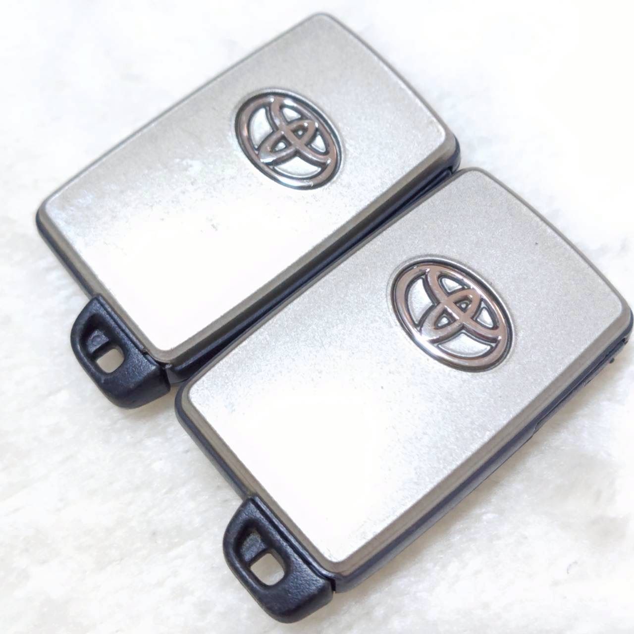 ! ! TOYOTA トヨタ スマートキー キーレス エントリー システム 純正品 7個 セット 5ボタン 4ボタン 3ボタン 両側スライドドア 片側スライドドア トランク スペアキー 鍵付き リモコン セキュリティ ドア ロック M37257jY BRIGHTFACE_UK