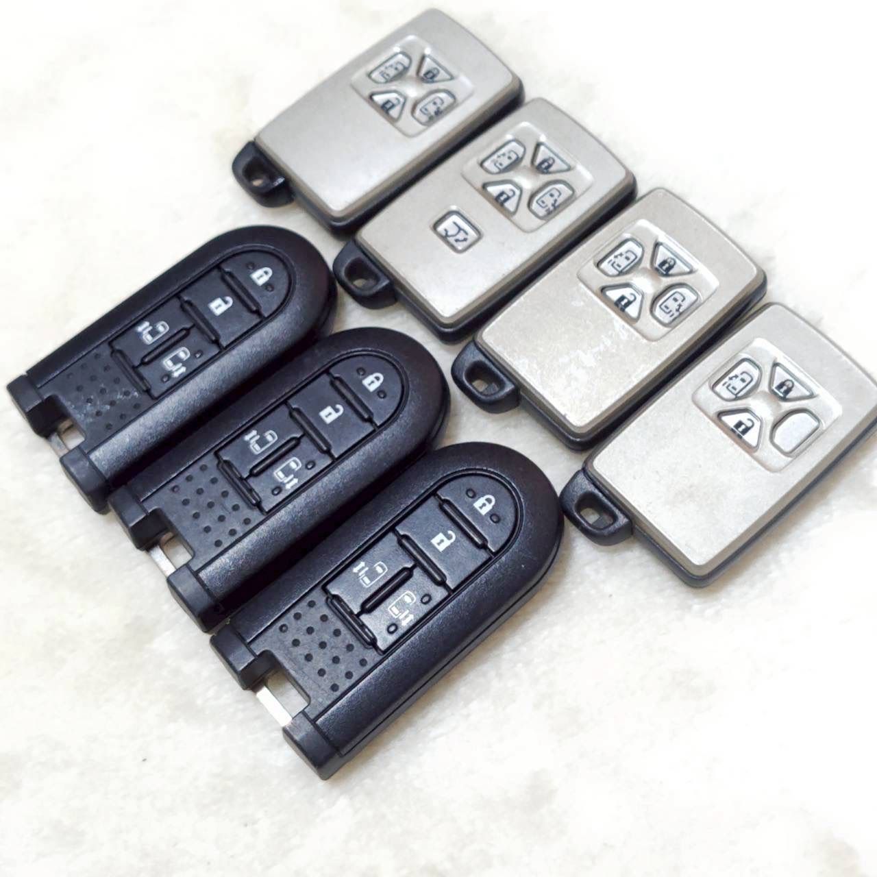 ! ! TOYOTA トヨタ スマートキー キーレス エントリー システム 純正品 7個 セット 5ボタン 4ボタン 3ボタン 両側スライドドア 片側スライドドア トランク スペアキー 鍵付き リモコン セキュリティ ドア ロック M37257jY