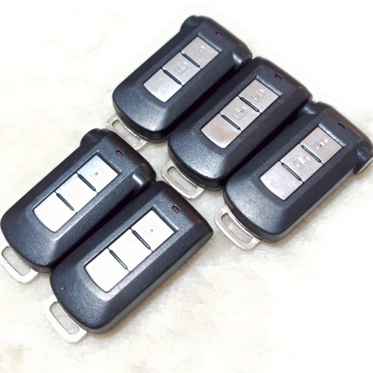 ! ! MITSUBISHI ミツビシ 三菱 スマートキー キーレス エントリー システム 純正品 5個 セット 3ボタン 2ボタン トランク スペアキー 鍵付き リモコン セキュリティ ドア ロック 施錠 業販 車 ディーラー M37256jY