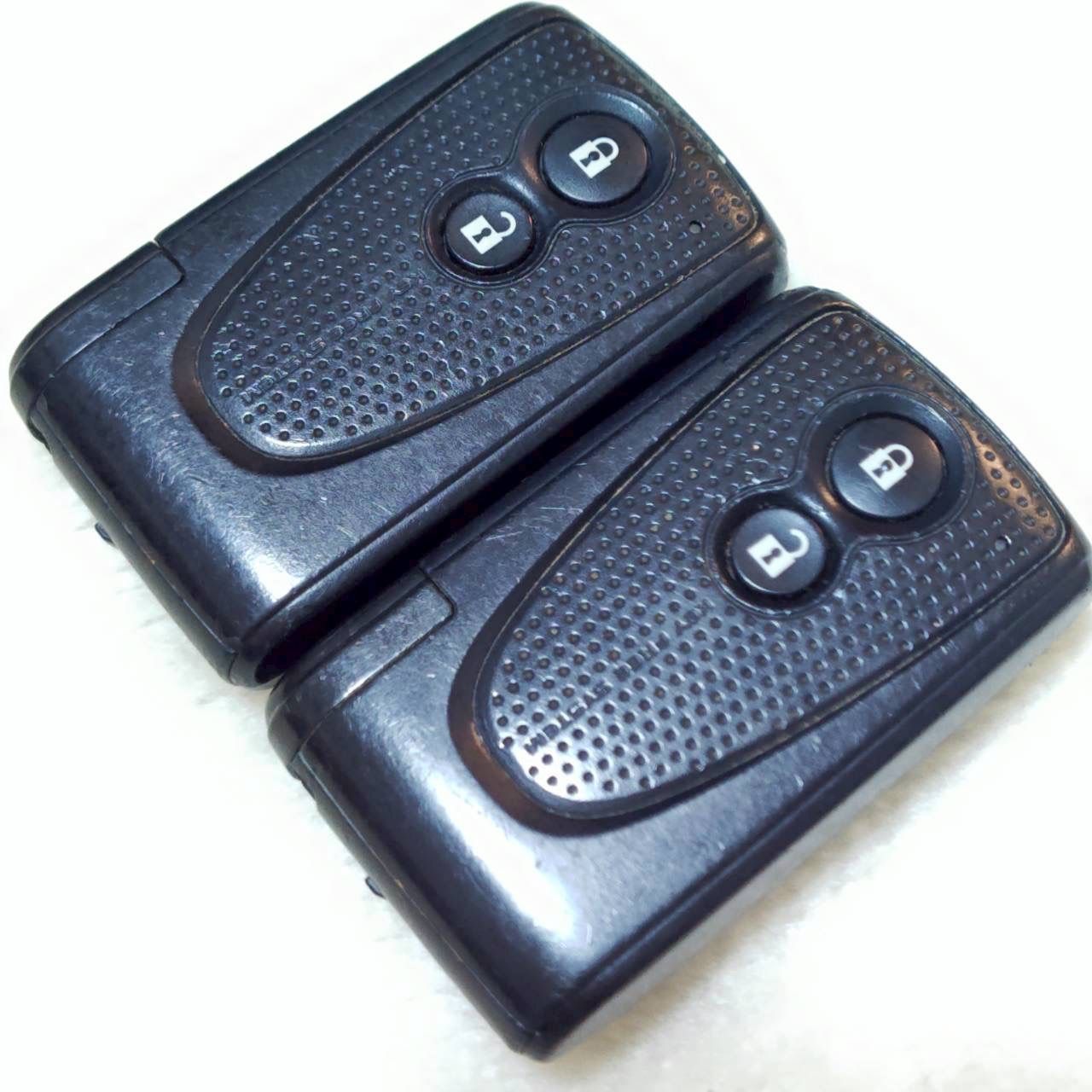 ! ! DAIHATSU ダイハツ スマートキー キーレス エントリー システム 純正品 8個 セット 2ボタン スペアキー 鍵付き リモコン セキュリティ ドア ロック 施錠 業販 車 ディーラー 社用車 M37254jY BRIGHTFACE_UK