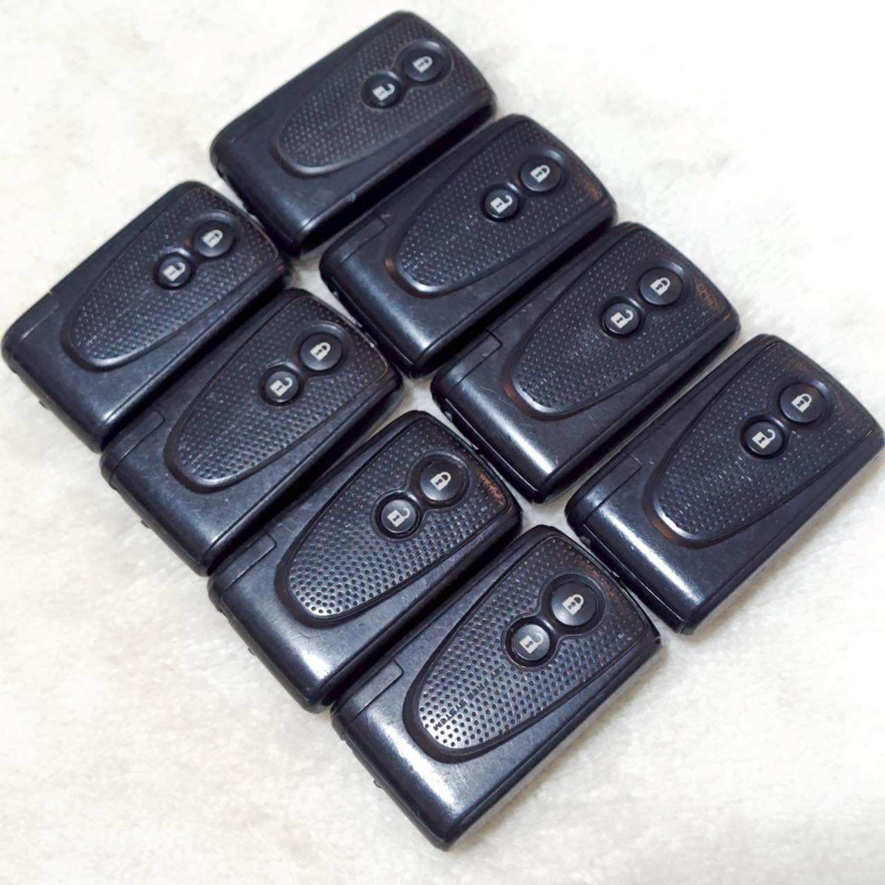 ! ! DAIHATSU ダイハツ スマートキー キーレス エントリー システム 純正品 8個 セット 2ボタン スペアキー 鍵付き リモコン セキュリティ ドア ロック 施錠 業販 車 ディーラー 社用車 M37254jY