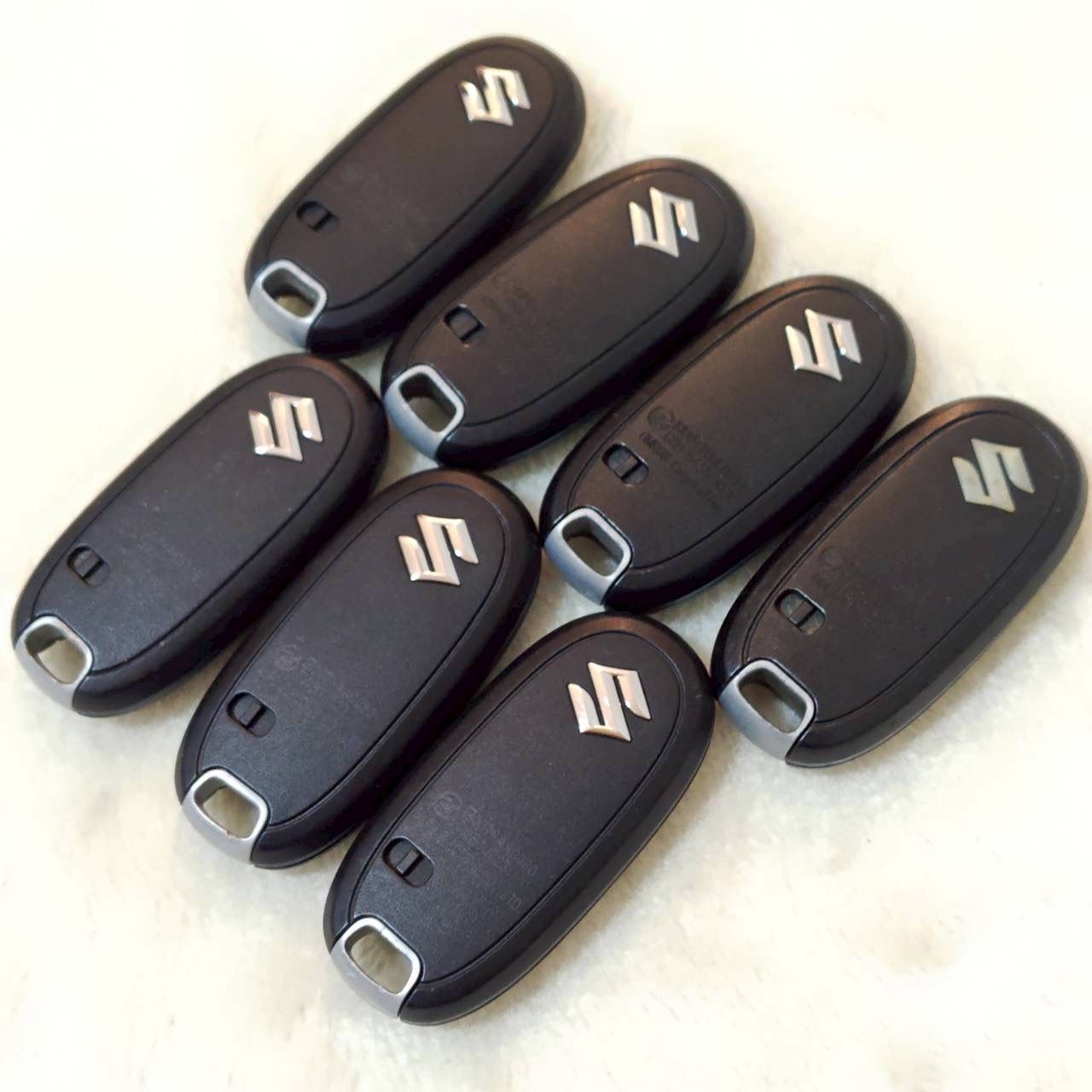 まとめ売り! ! SUZUKI スズキ スマートキー キーレス エントリー システム 純正品 7個 セット 3ボタン 片側スライドドア スペアキー 鍵付き リモコン セキュリティ ドア ロック 施錠 業販 車 ディーラー 社用車 | M37252jY