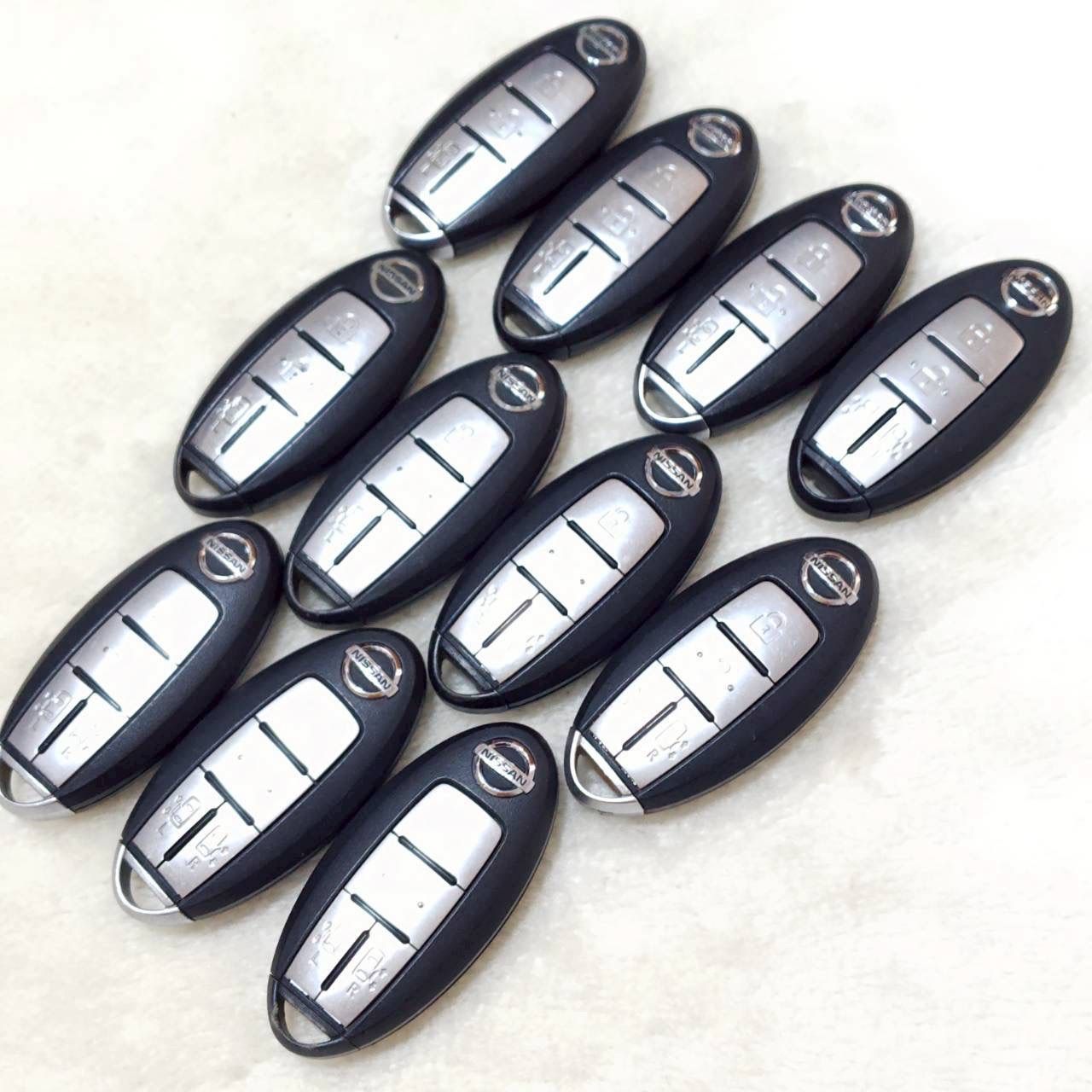 まとめ売り! ! NISSAN ニッサン 日産 スマートキー キーレス エントリー システム 純正品 11個 セット 4ボタン 両側スライドドア スペアキー 鍵付き リモコン セキュリティ ドア ロック 施錠 業販 車 ディーラー 社用車|M37251jY