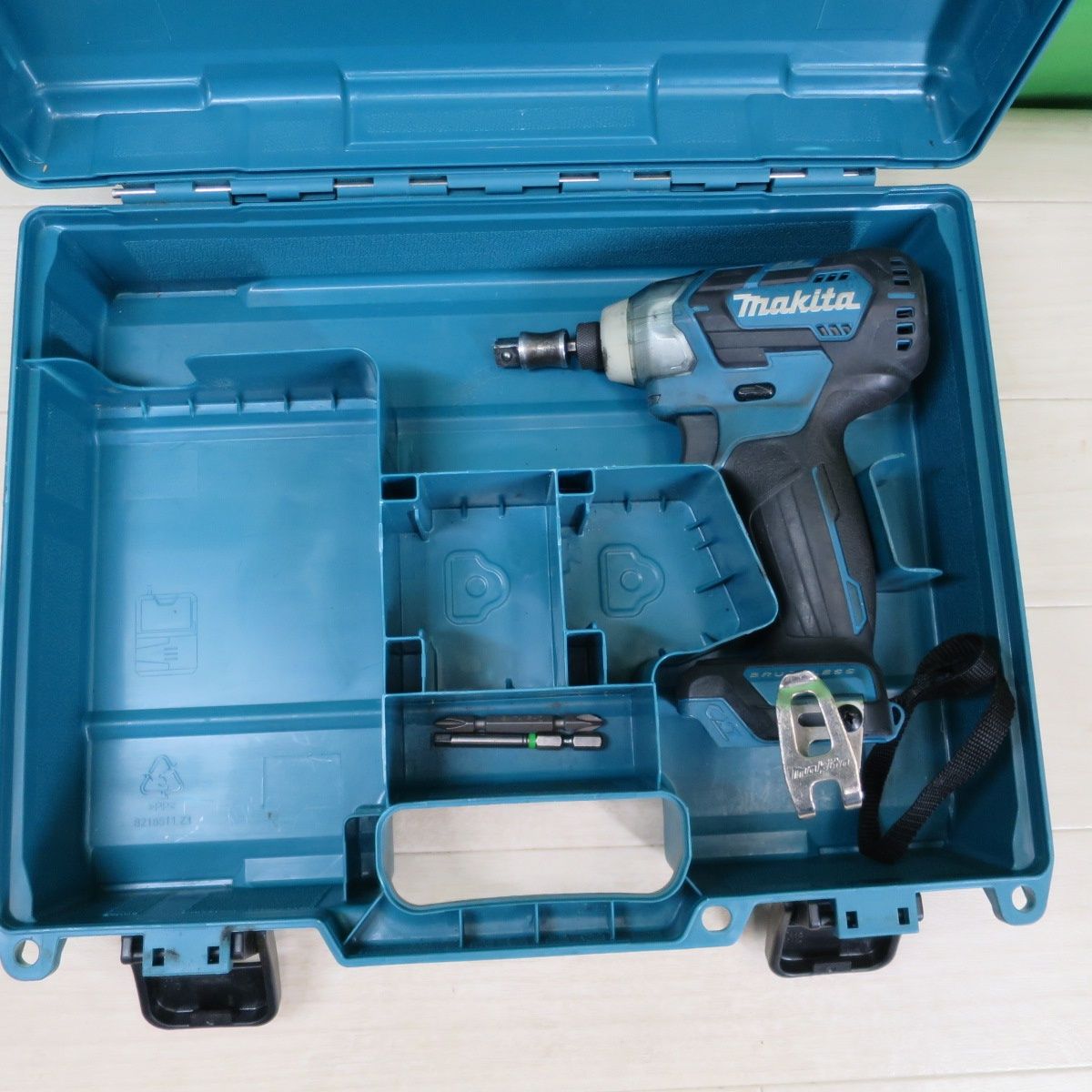 送料無料 ケース 付属品付き マキタ 充電式 インパクトドライバ TD111D 電動 工具 10.8V 本体のみ