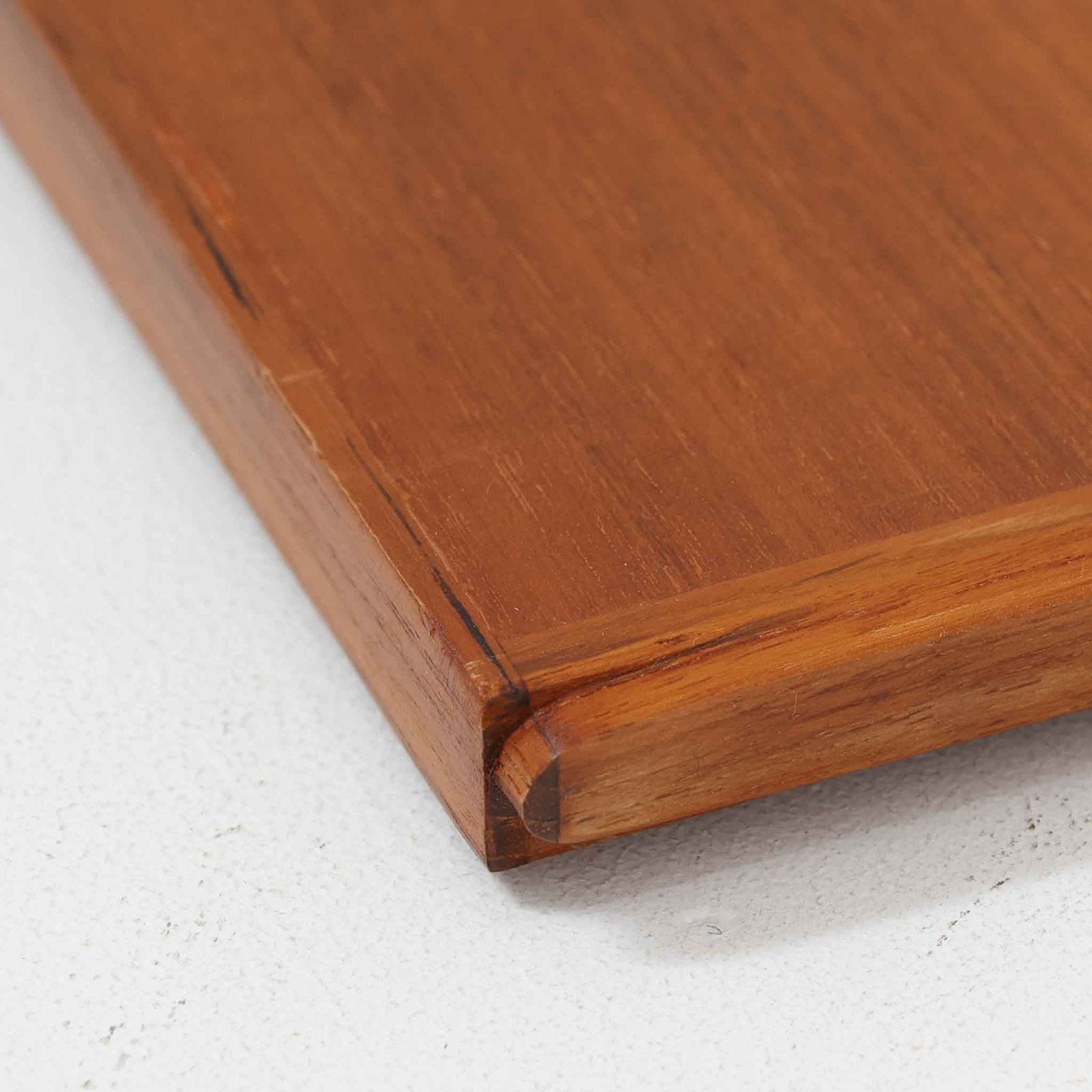 Foundation アシンメトリーサイドボード