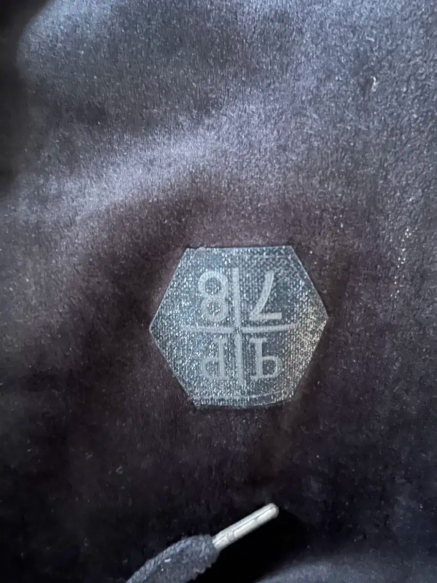 フィリップ ベルベット フードジップアップ