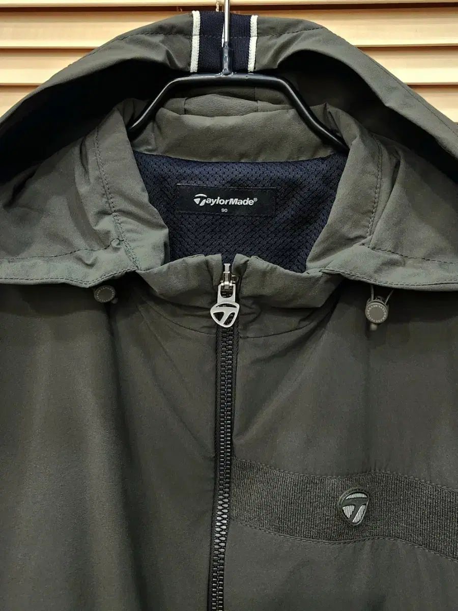 レディースゴルフ 防風アウター