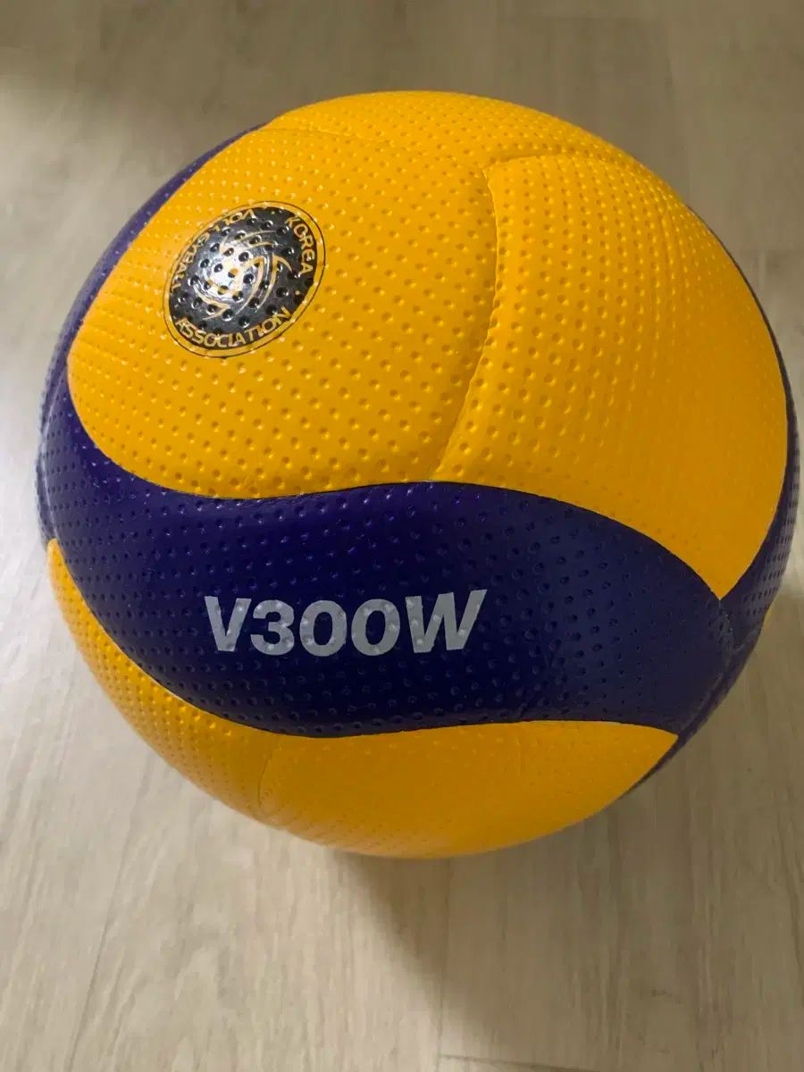 ミカサ V300W バレーボールです - FIVB 公式球として国際規格に合わせ