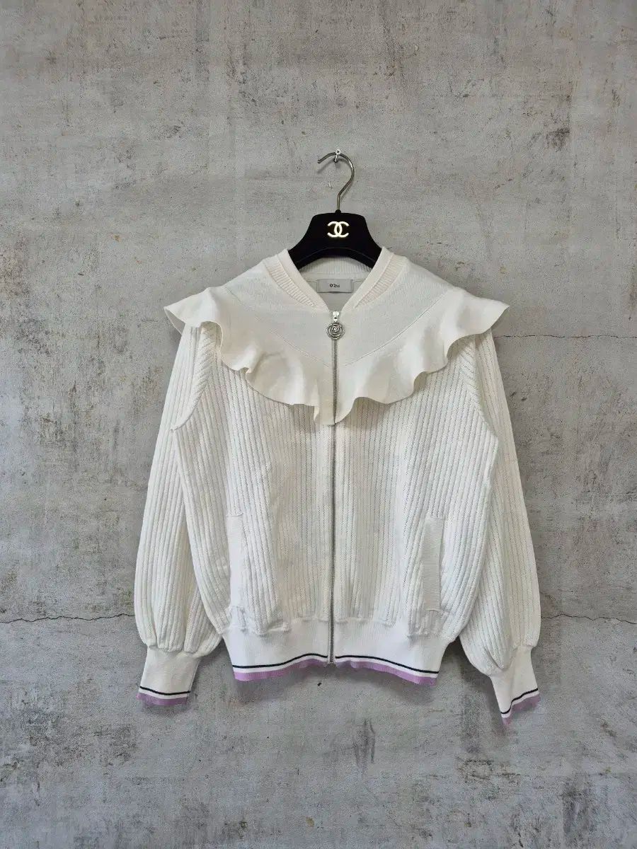 オッズセカンド フリル ニット ジップアップ アイボリー