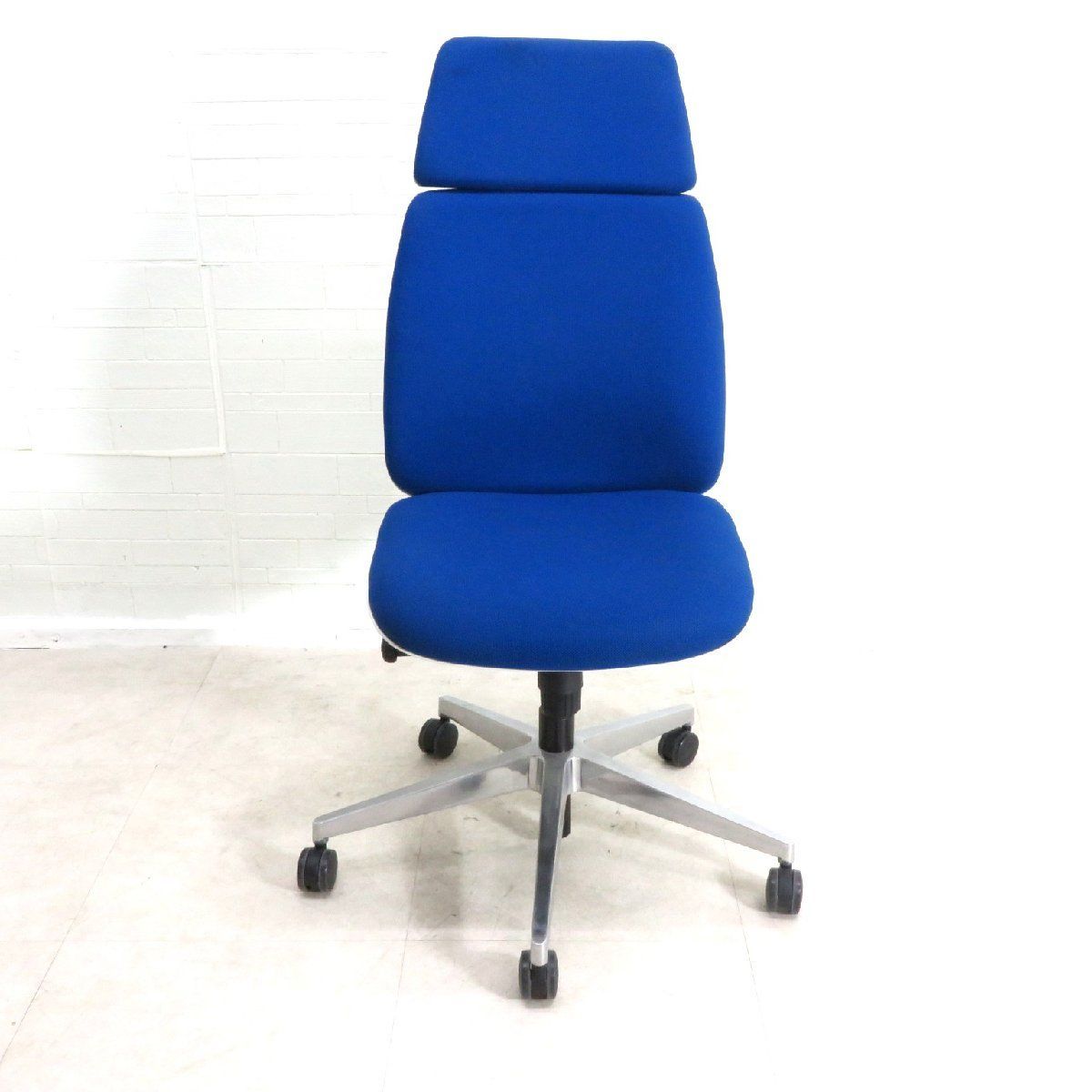 PLUS プラス Uチェア 肘無オフィスチェア KC-UC56SEL BL ブルー シンクロロッキング 布張り 在宅 キャスター EG16730 オフィス家具