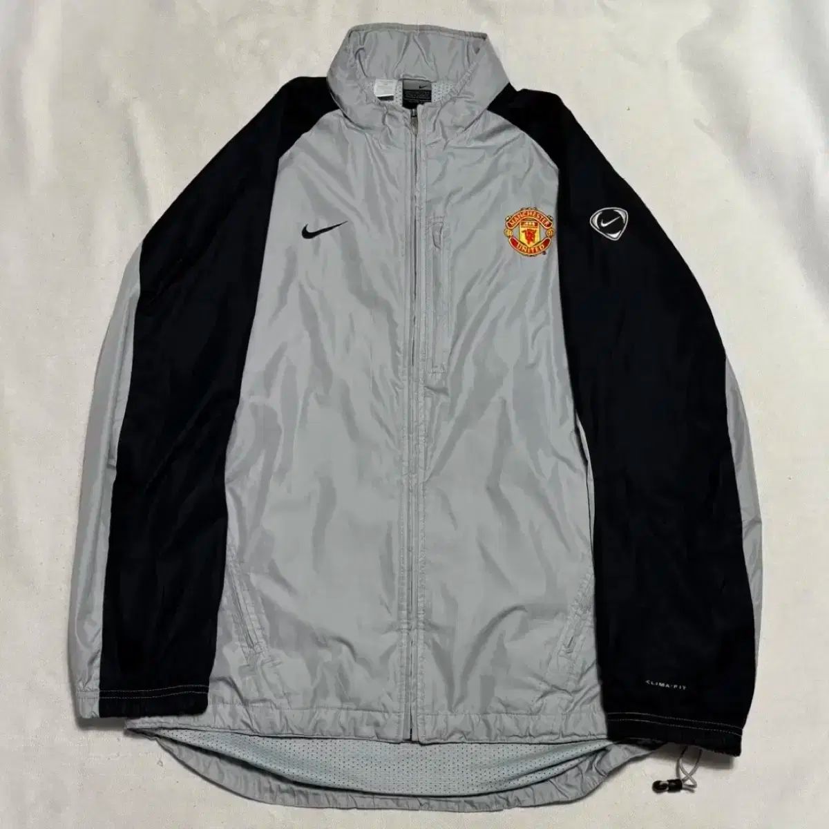ナイキ マンチェスター ユナイテッド 02-04 シーズン グレー ウィンドブレーカー