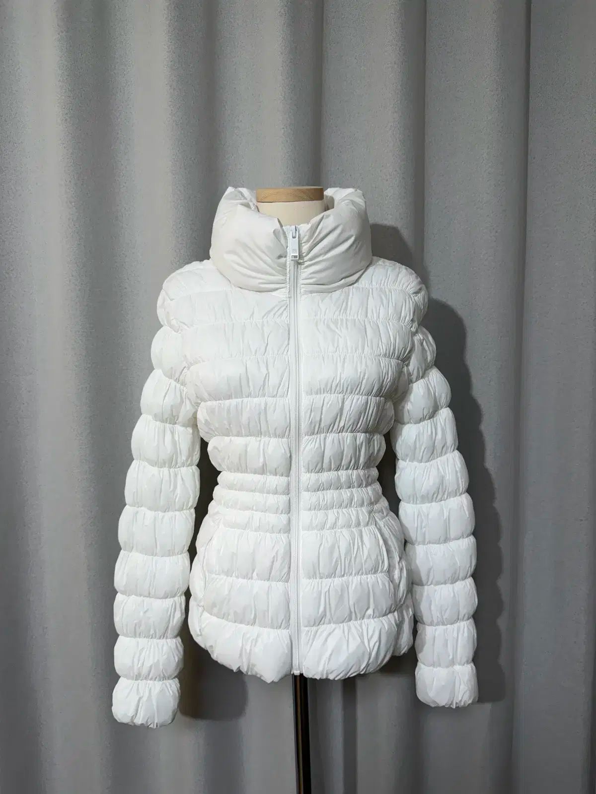 PASSARDI ゴルフ レディース 실고무줄 ダウン 軽量 シャーリング ダウン アウター -