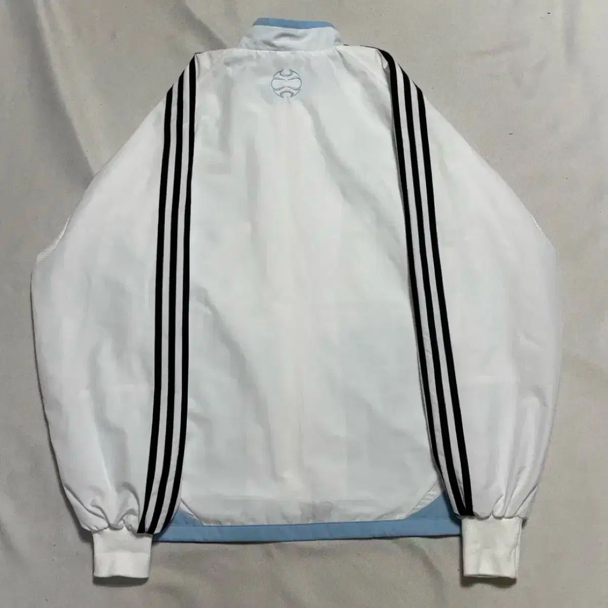 ブラック 3本線