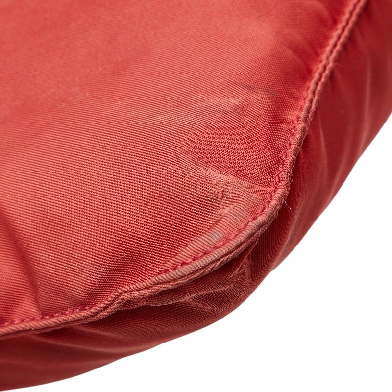 プラダ 三角ロゴプレート 斜め掛け ショルダーバッグ レッド ナイロン