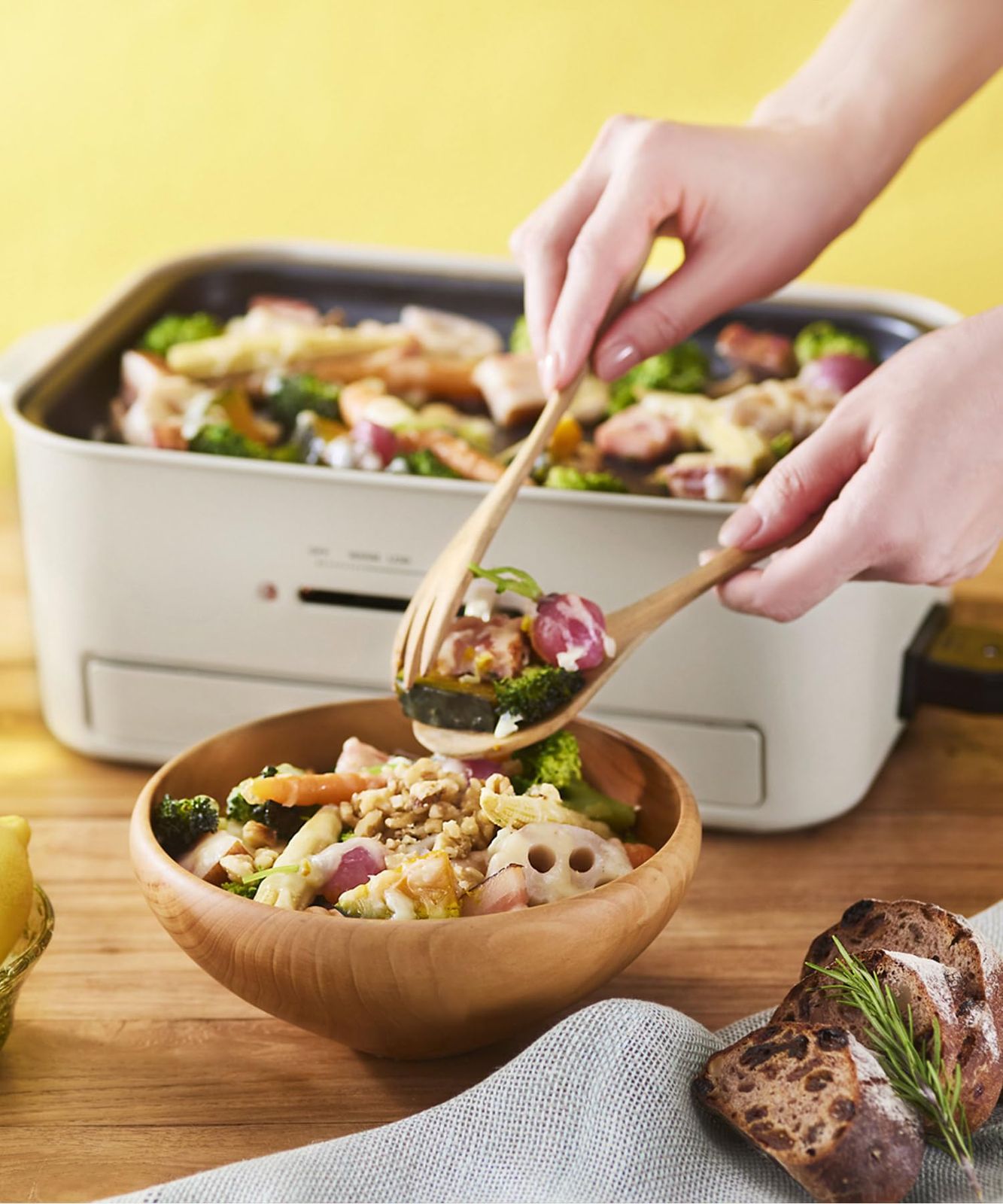 BRUNO ブルーノ コンパクトグリルホットプレート 減煙 煙が出にくい 焼肉グリル 焼肉プレート おうち焼肉 平面プレート たこ焼きプレート 減煙グリルプレート グレージュ BOE 109-GRG