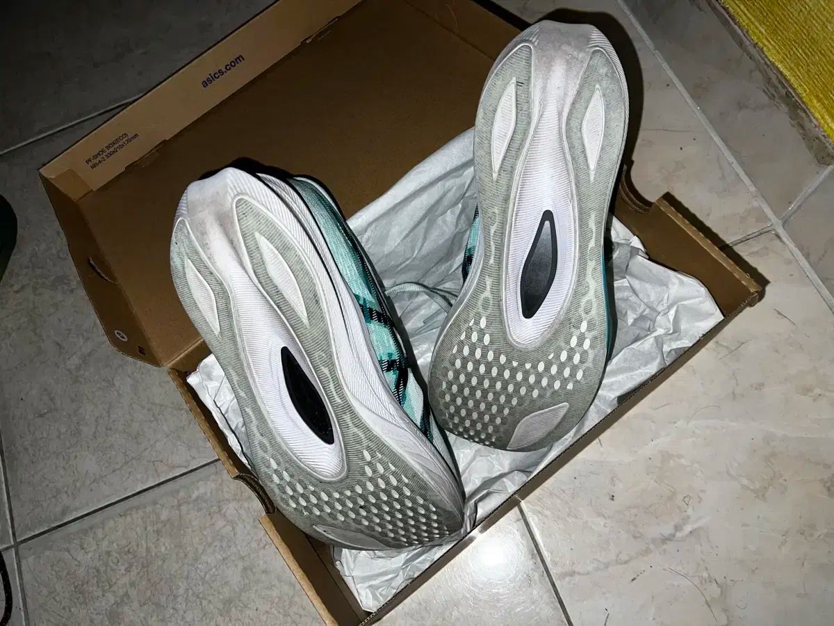 アシックス MAGIC SPEED 4 サイズ 275 ワイド