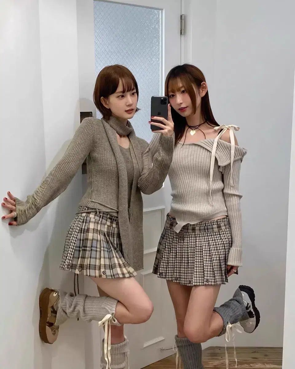 ナヨン NAYEON 着用 GLOWNY - アイサ アシンメトリカル ニット トップス オートミール